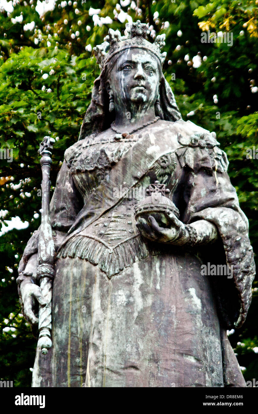 Statue of Queen Victoria Scarborough Stock Photo Alamy