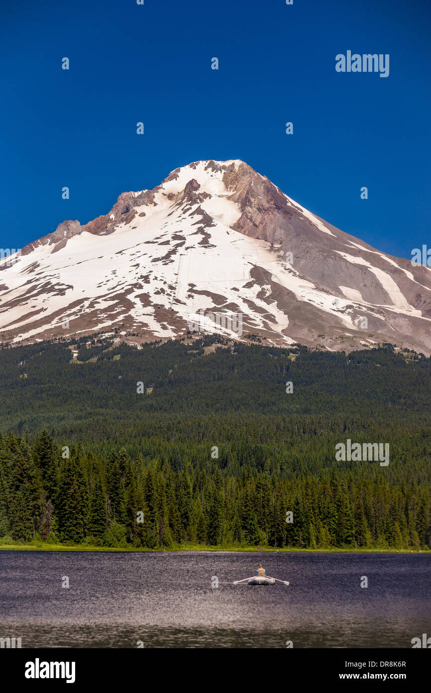 GOVERNMENT CAMP,OREGON, USA Mount Hood and Trillium Lake Stock Photo