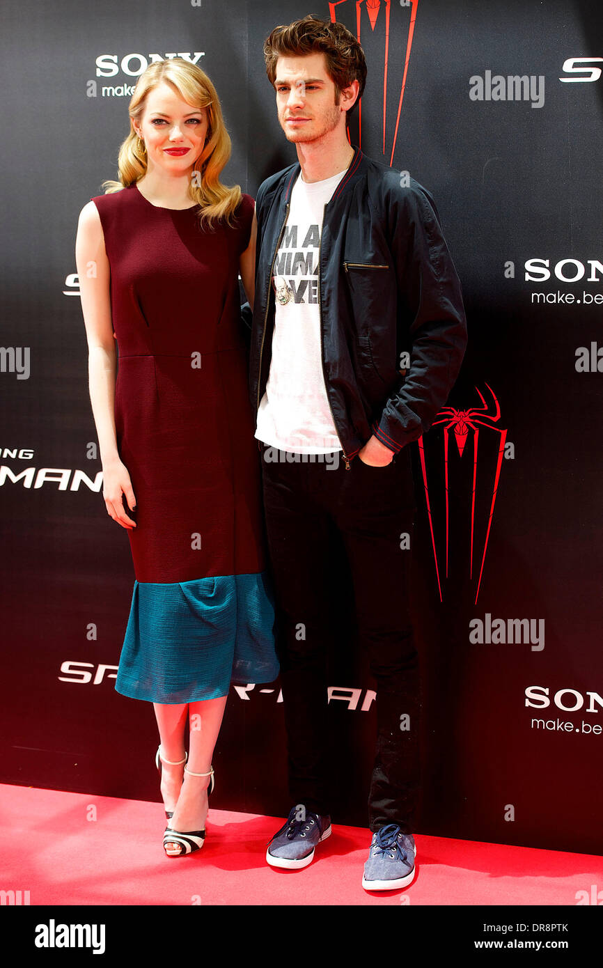 The Amazing Spider-Man' Premiere: Andrew Garfield, Emma Stone Swing Into  Action on the Red Carpet – The Hollywood Reporter