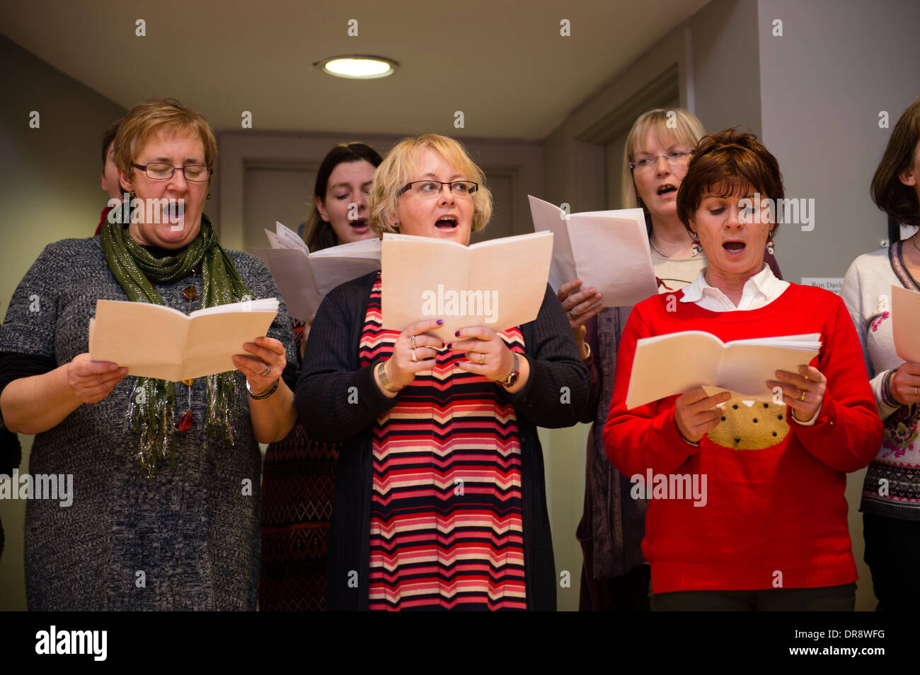 amateur women singing Amateur women singing