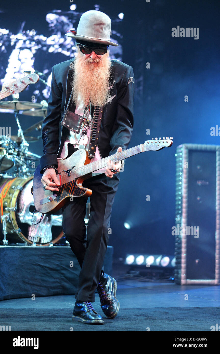 billy-gibbons-zz-top-performs-at-hard-rock-live-in-the-seminole-hard
