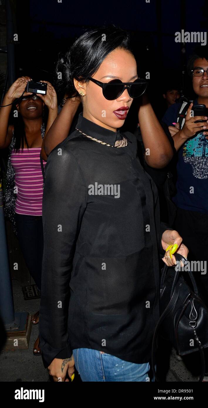 Rihanna Heading Into Da Silvano Resturant October 20, 2014 – Star