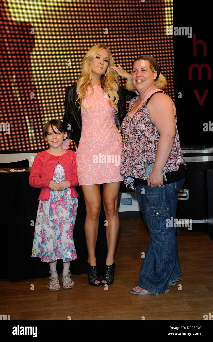 Carrie Underwood Meets Her Fans And Signs Copies Of Her New Album Carrie Underwood Meets Her Fans And Signs Copies Of Her New Album