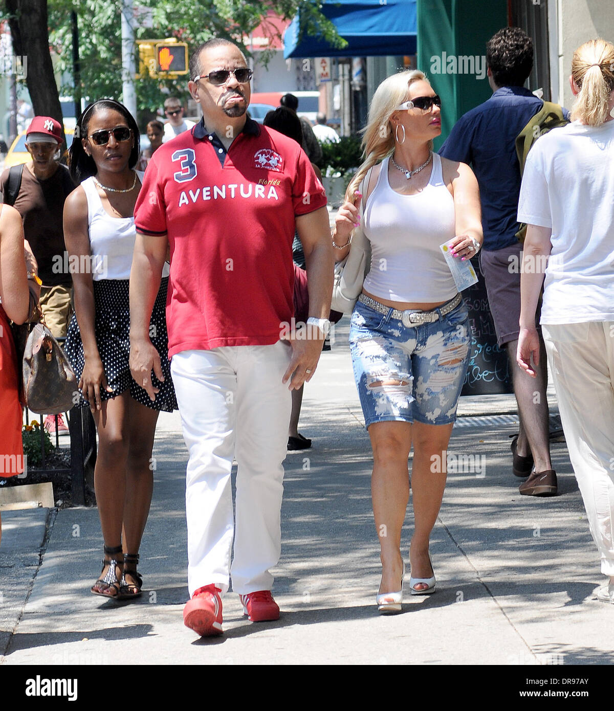Sideboobs Paparazzi Coco Austin naked photo 2017 Hot Paparazzi Coco Austin naked photo 2017