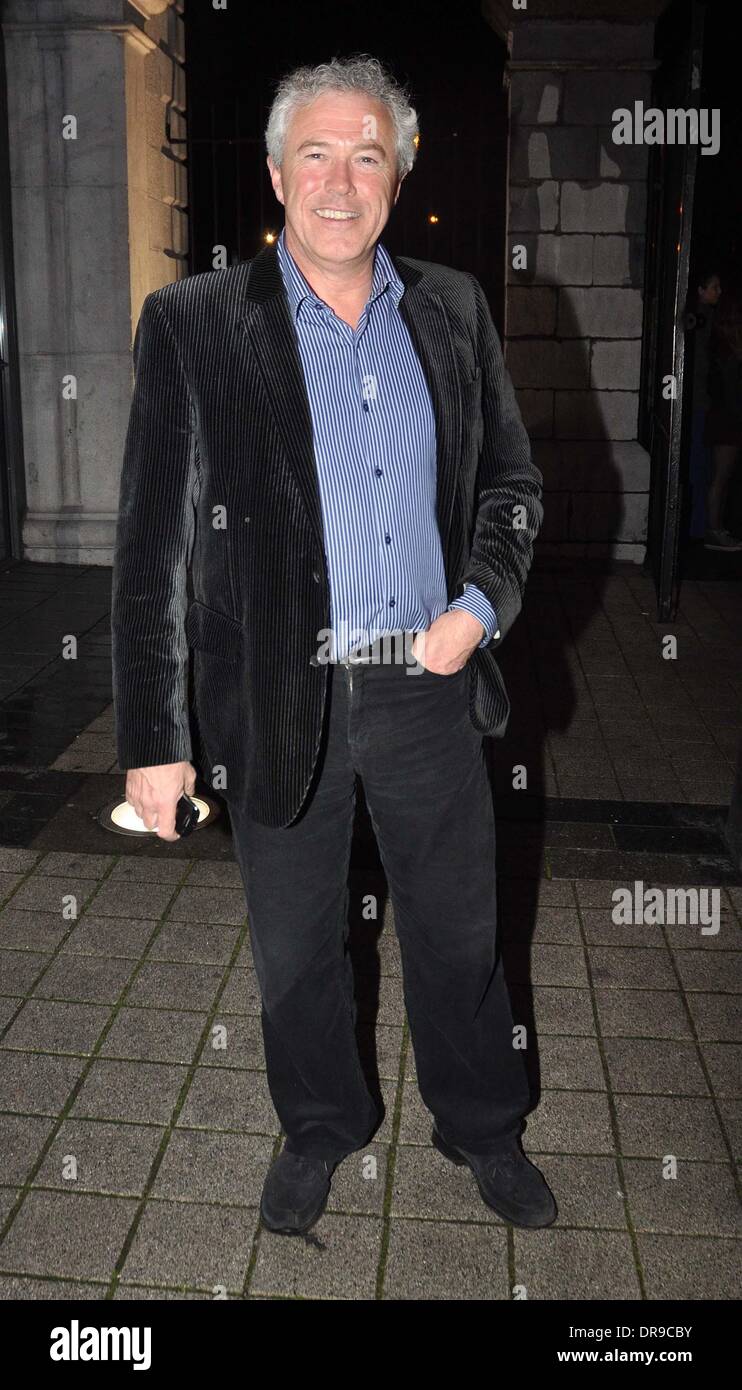 https://c8.alamy.com/comp/DR9CBY/frank-walsh-celebrities-arriving-at-the-02-arena-for-the-westlife-DR9CBY.jpg