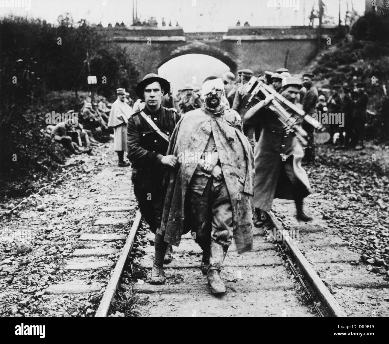 Wounded british soldier wwi Black and White Stock Photos & Images - Alamy