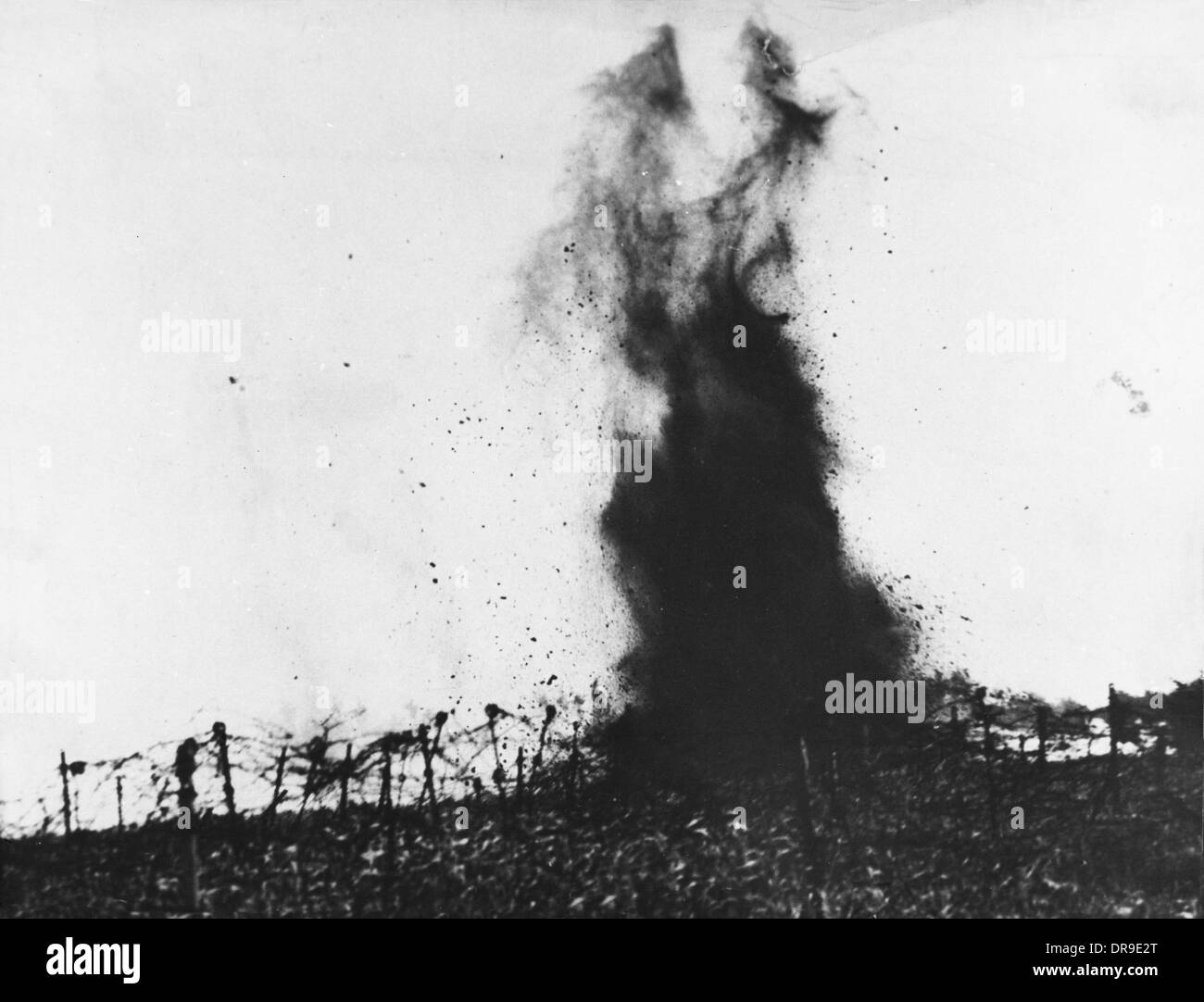 Destroying barbed wire 1916 Stock Photo