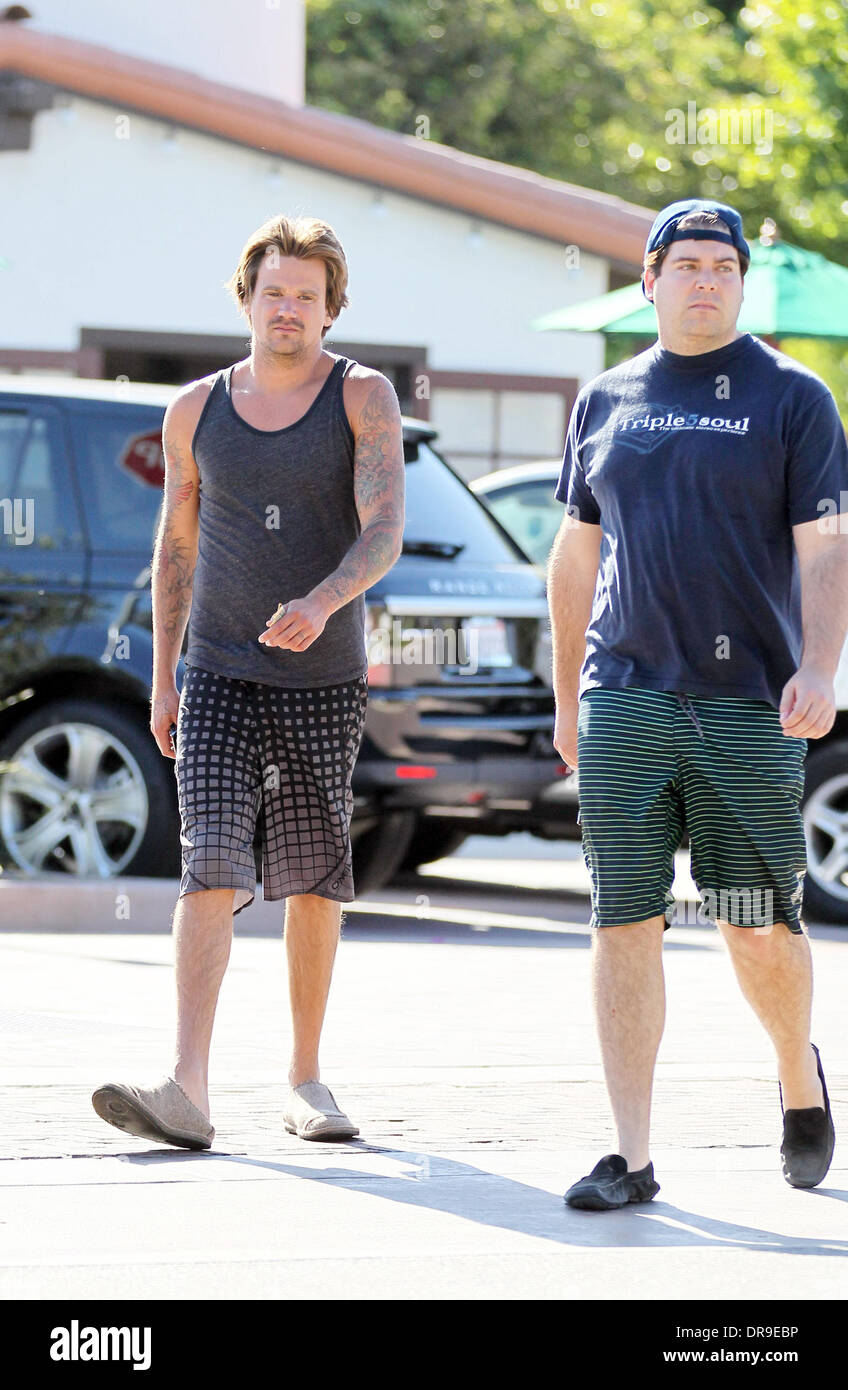 Sean Stewart walks through Cross Creek Plaza in Malibu with his girlfriend and some of his friends Los Angeles, California - 24.06.12 Stock Photo