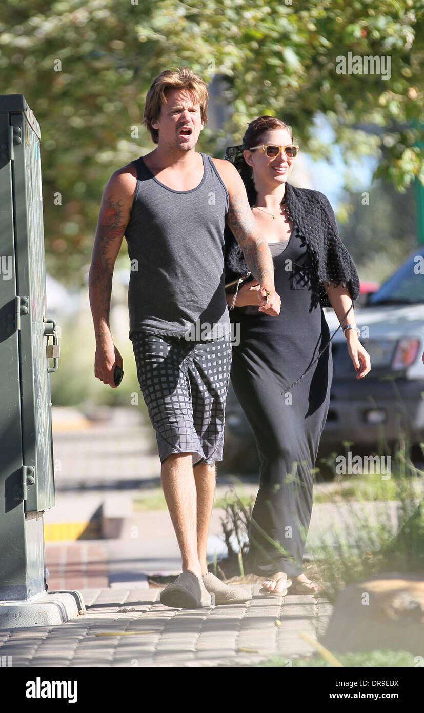 Sean Stewart walks through Cross Creek Plaza in Malibu with his girlfriend and some of his friends Los Angeles, California - 24.06.12 Stock Photo