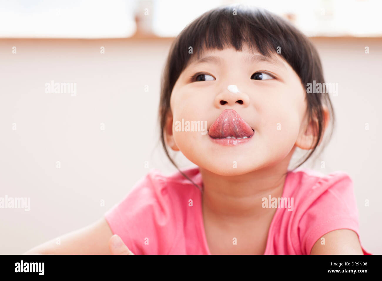 Smiling girl table hi-res stock photography and images - Alamy