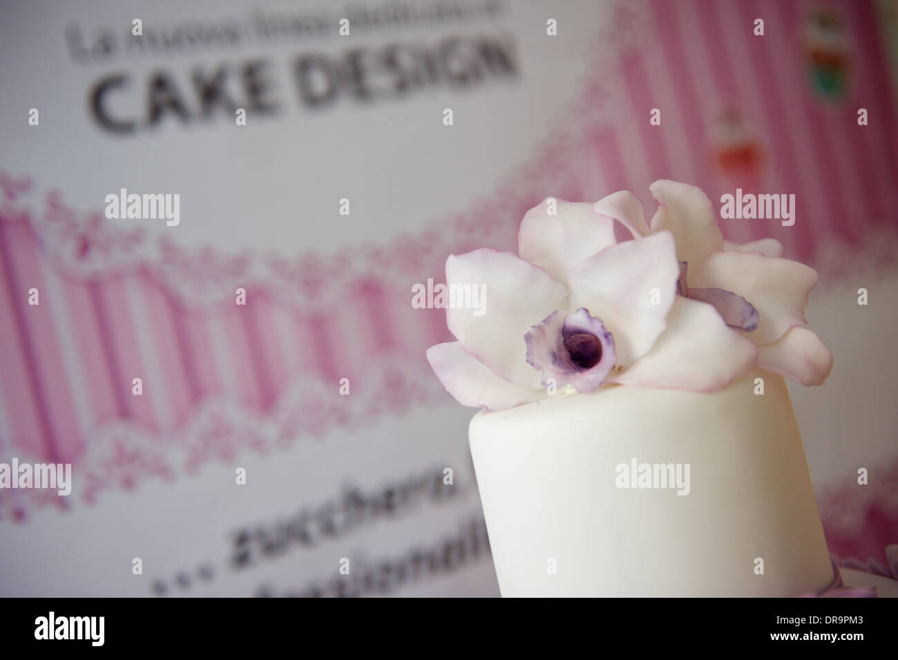 Wedding cake cake hi-res stock photography and images - Alamy