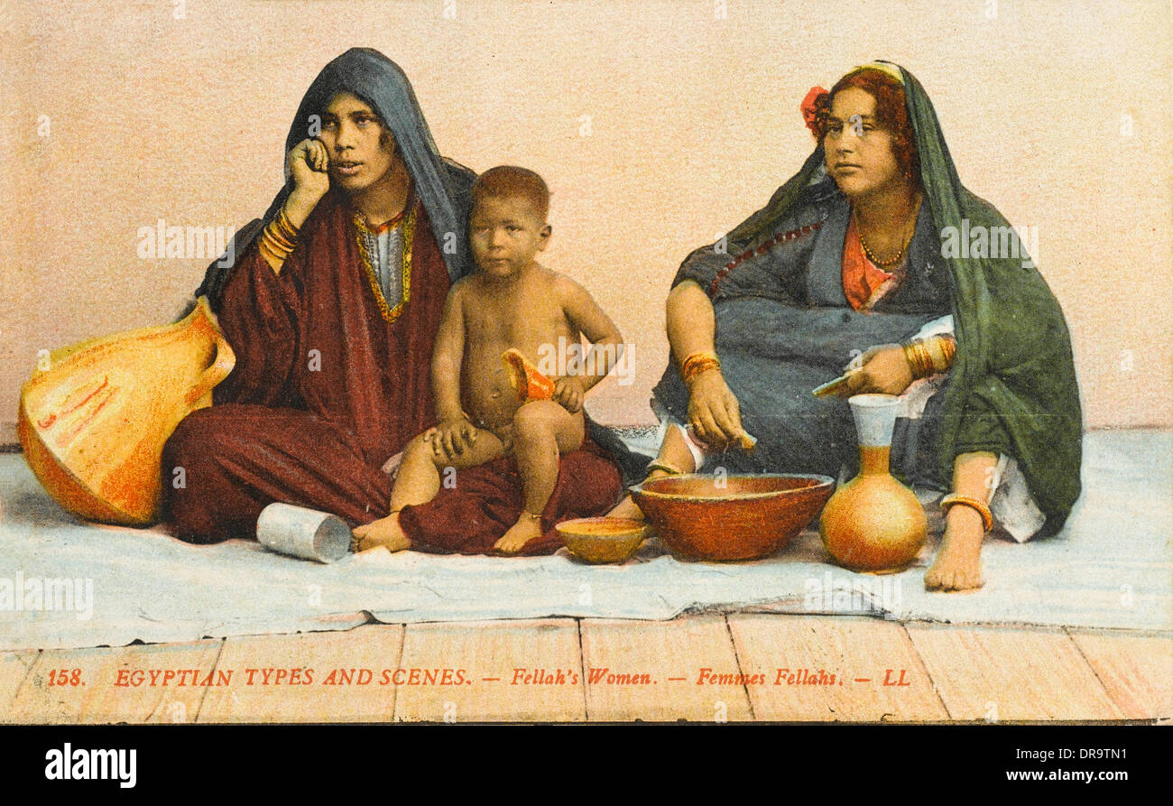 Egyptian Peasant Women and a young boy Stock Photo - Alamy