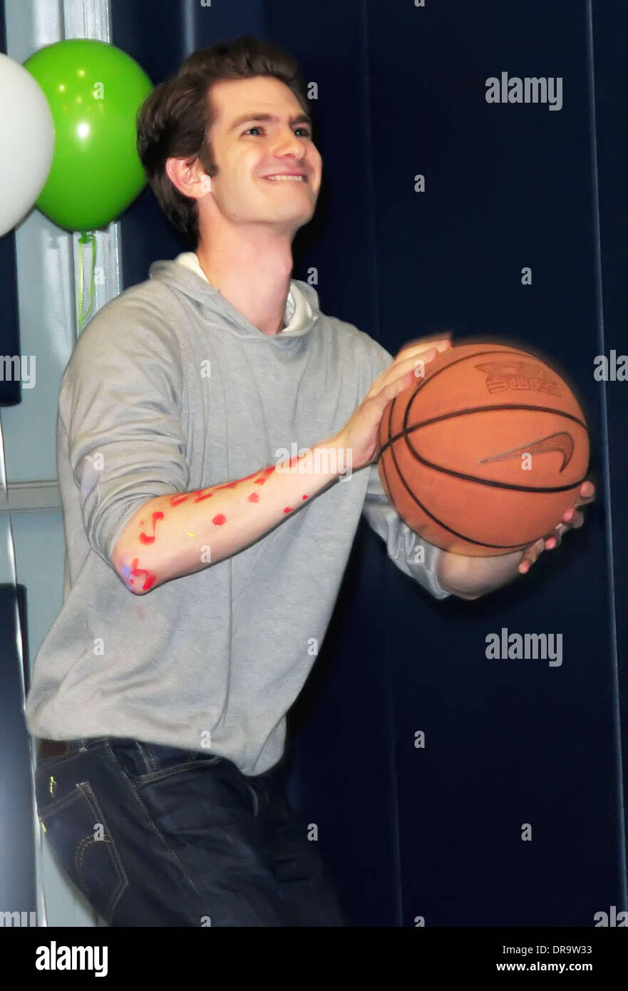 Andrew Garfield The cast of 'The Amazing Spider-Man' at the 'Be Amazing'  Stand Up Volunteer Initiative at Madison Boys and Girls Club, Brooklyn New  York City, USA - 26.06.12 Stock Photo - Alamy
