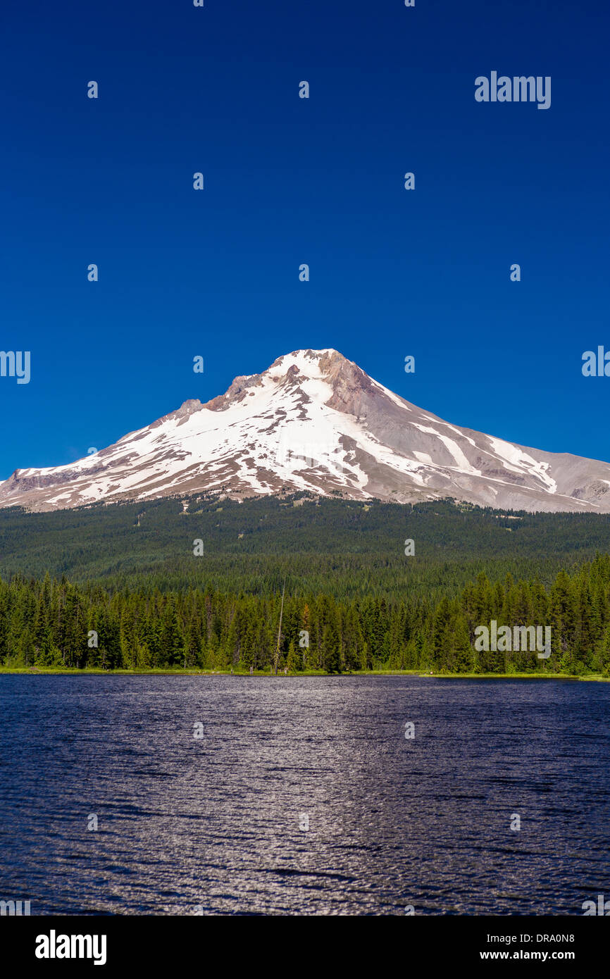 GOVERNMENT CAMP,OREGON, USA Mount Hood and Trillium Lake Stock Photo