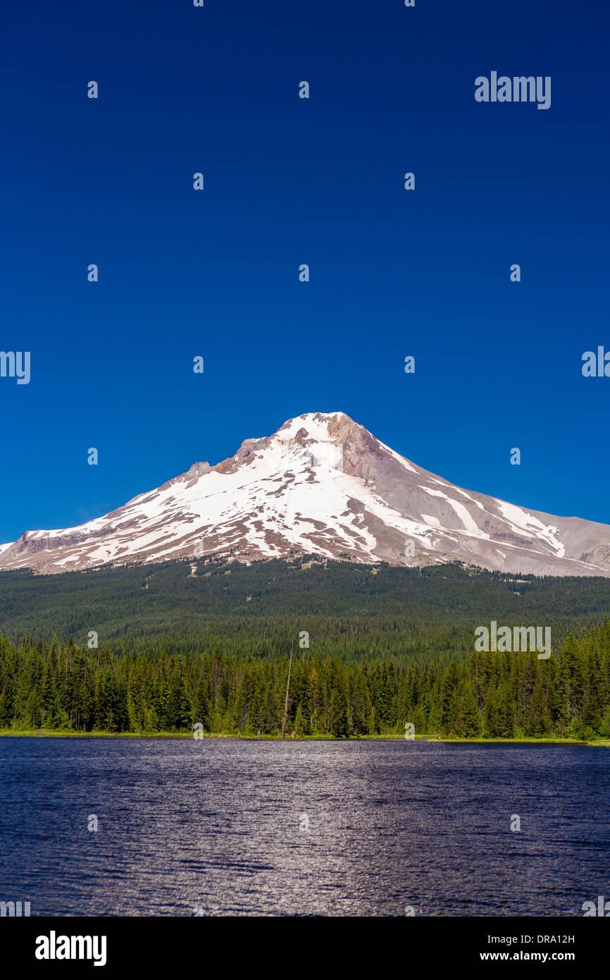 GOVERNMENT CAMP,OREGON, USA Mount Hood and Trillium Lake Stock Photo