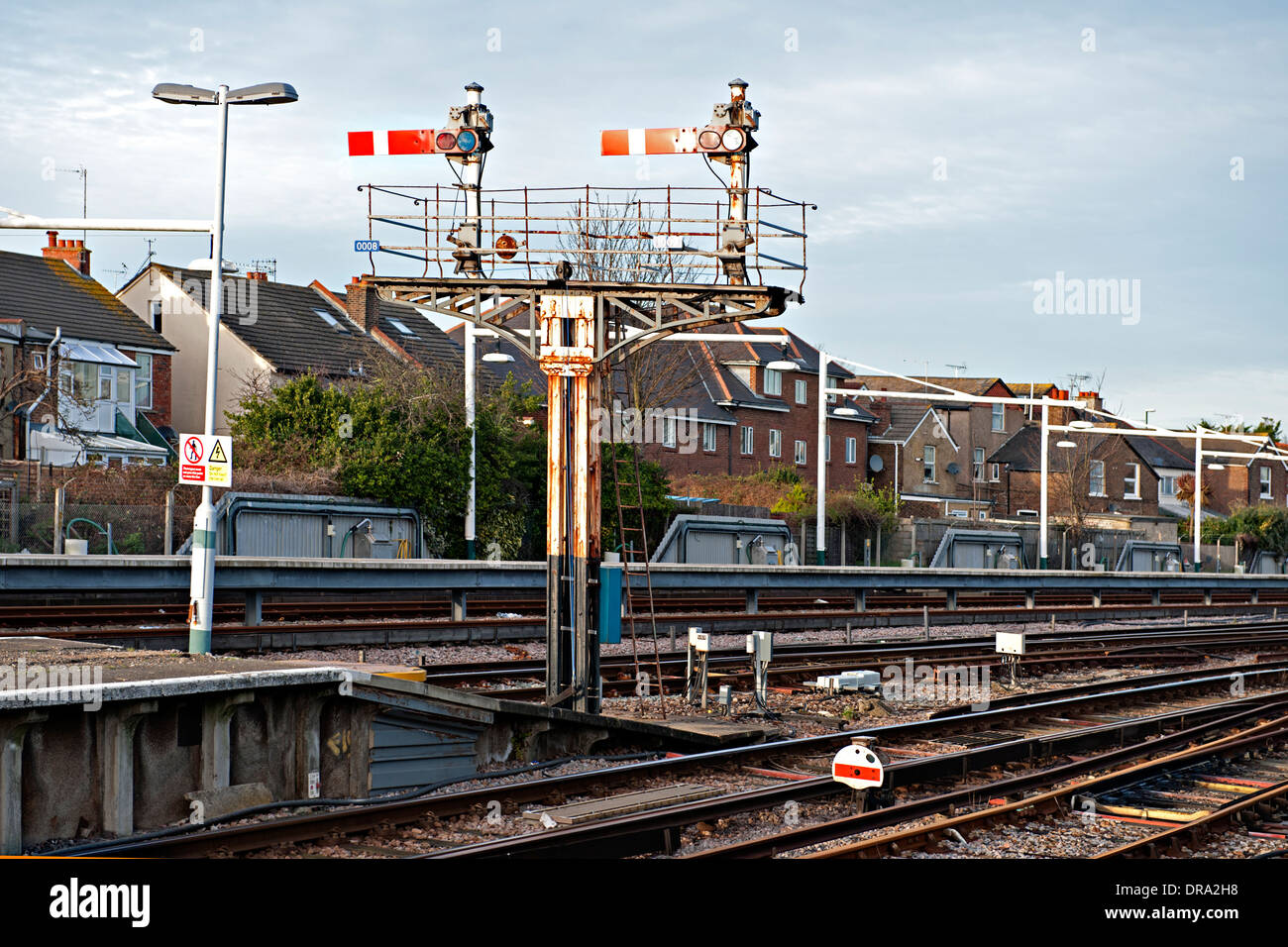 The platform starter signals at the end of the platform at Bognor Regis Station Stock Photo