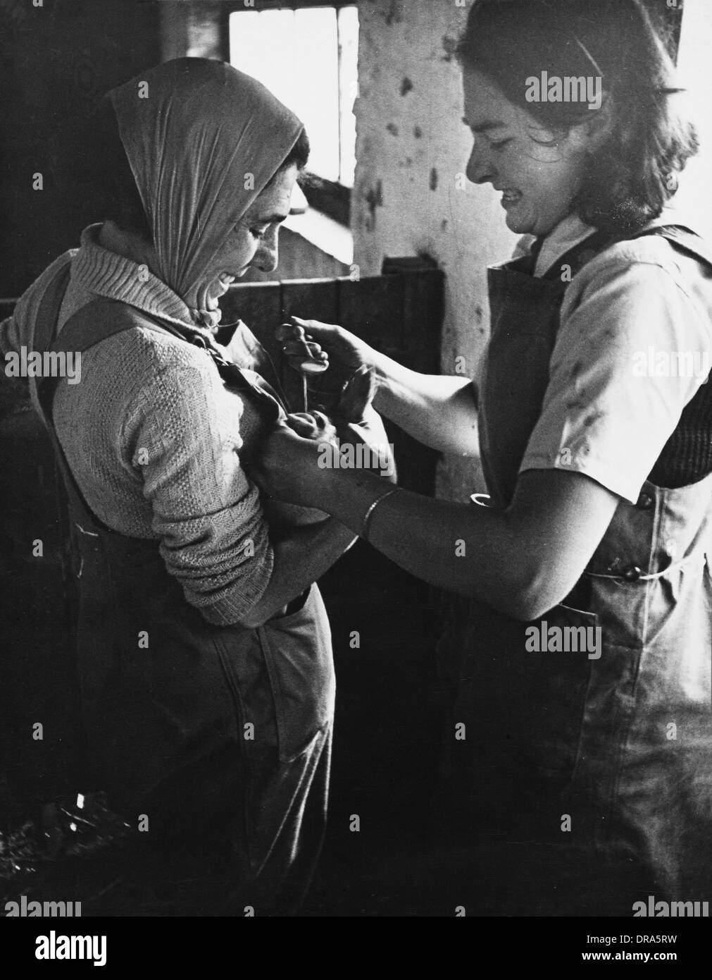Land girls wwii Black and White Stock Photos & Images - Alamy