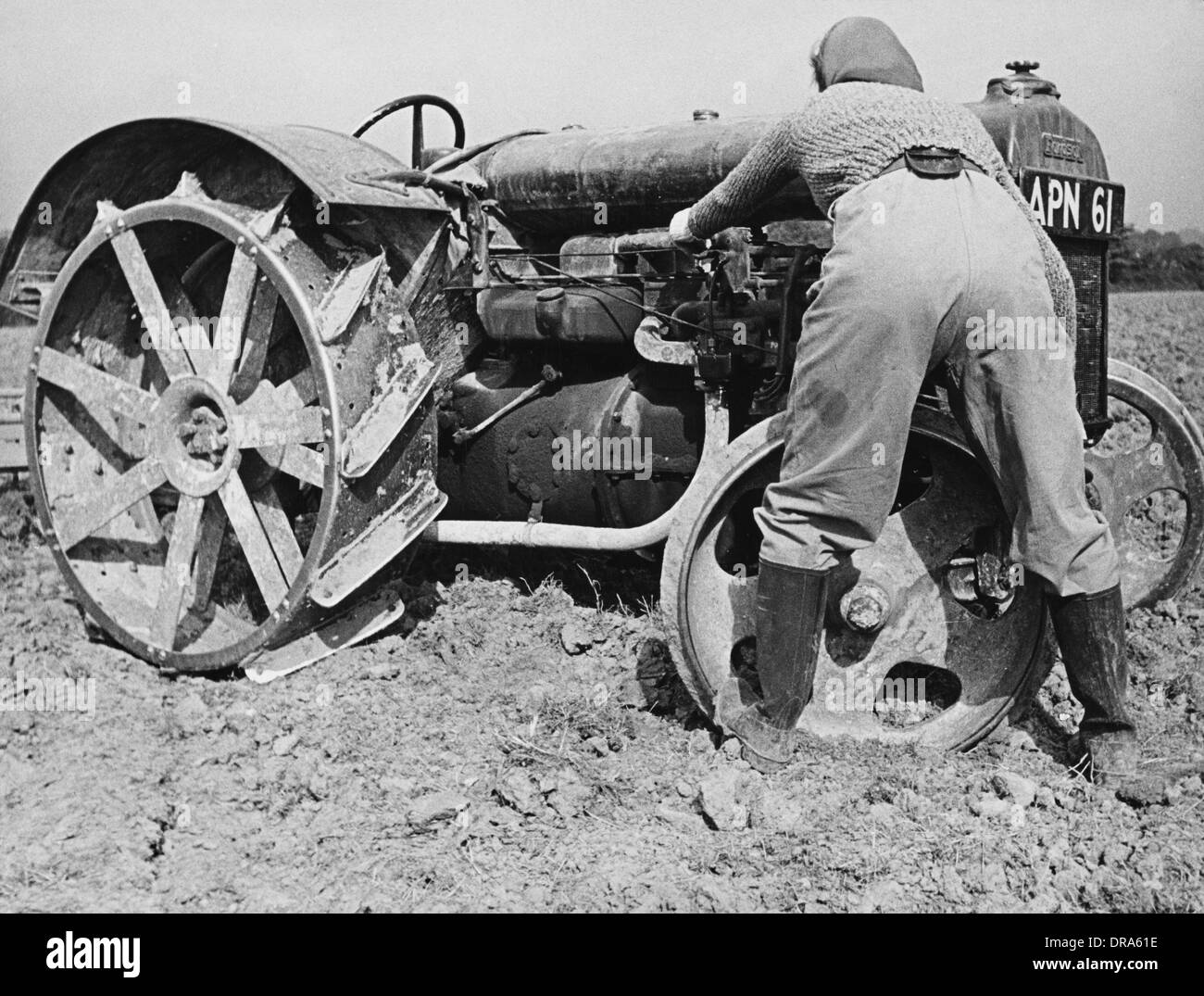 Land girls wwii Black and White Stock Photos & Images - Alamy