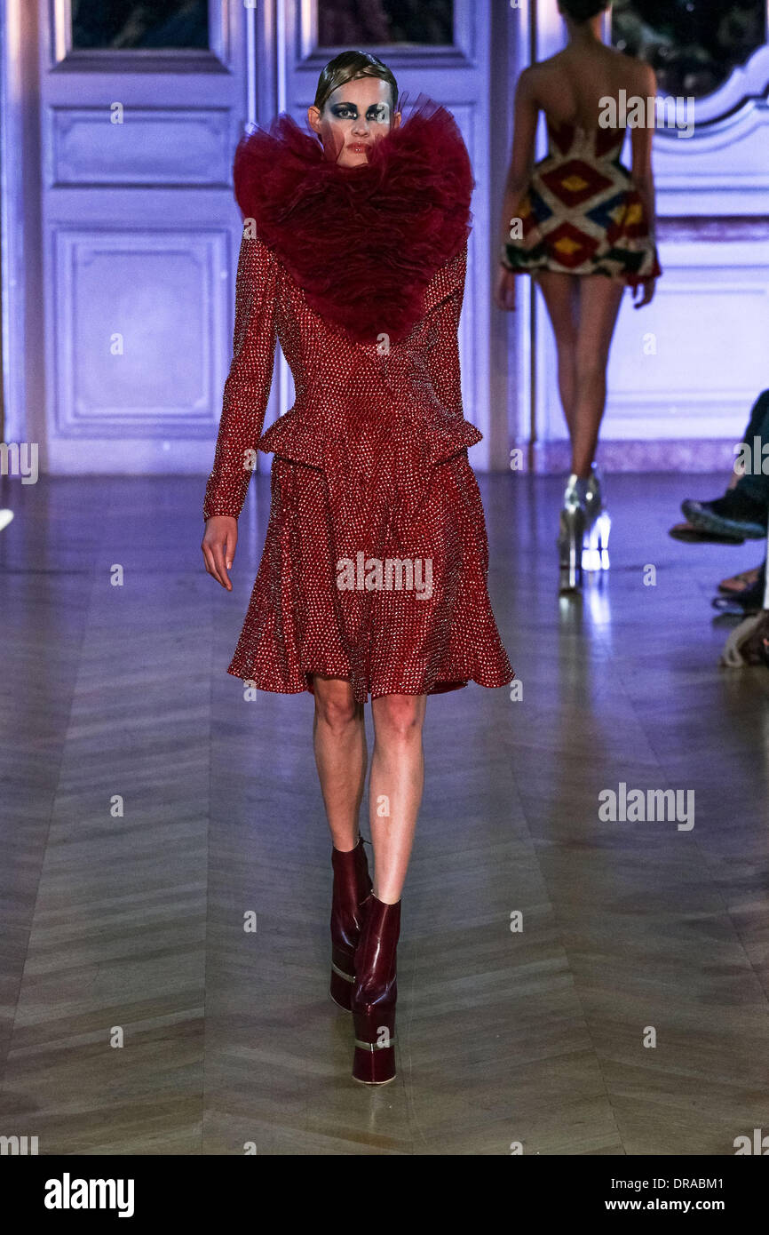 Paris Ii Model Model Paris Fashion Week Fall / Winter 2013 - Jantaminiau - Catwalk ...