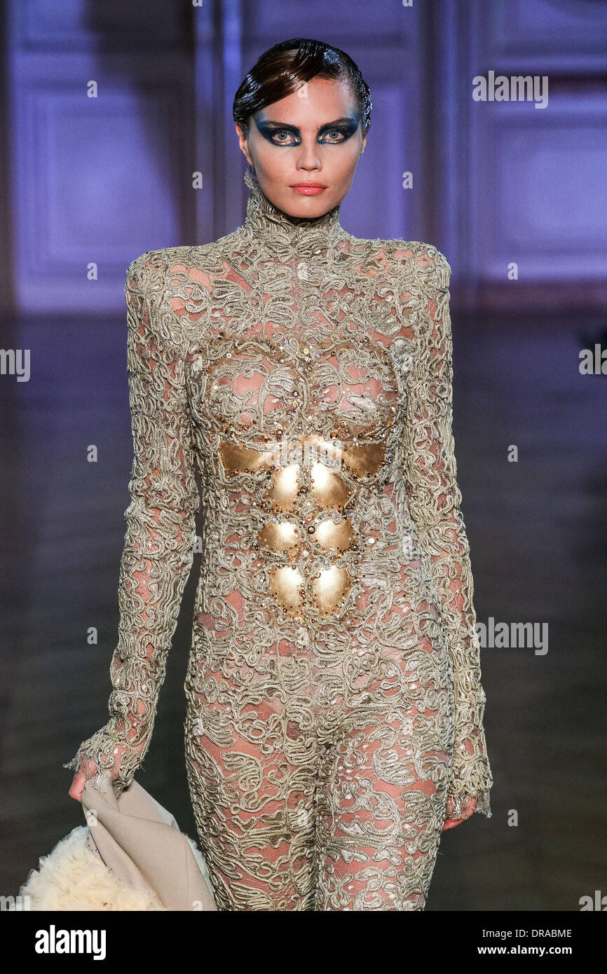 Paris Ii Model Model Paris Fashion Week Fall / Winter 2013 - Jantaminiau - Catwalk ...