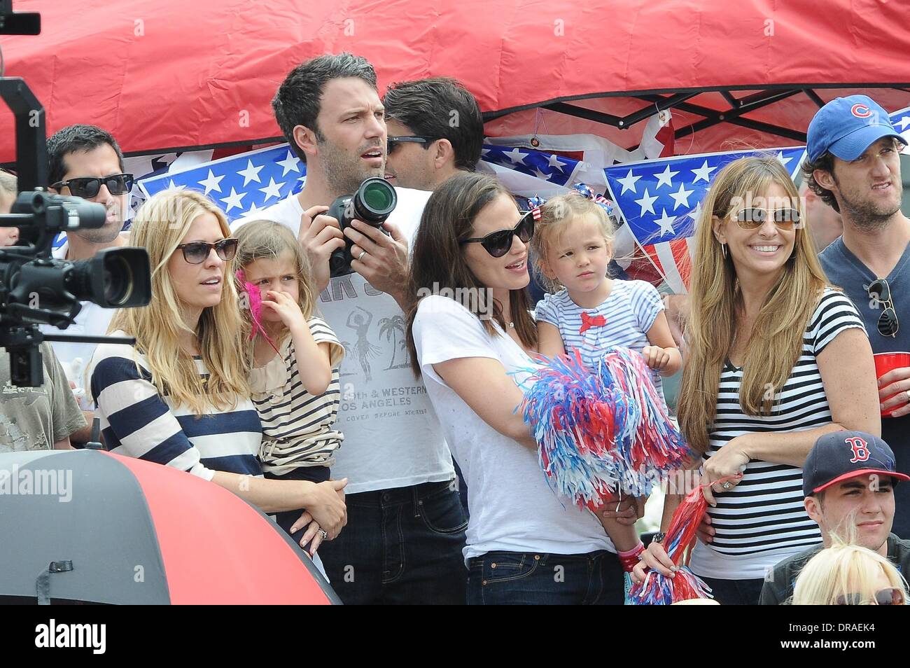 Ben Affleck and Jennifer Garner and their daughters Violet and(01)