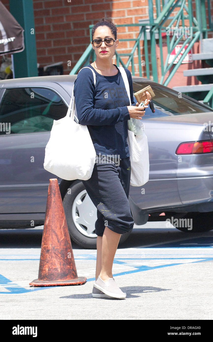 Tracee Ellis Ross leaving Whole Foods carrying her groceries in Barak