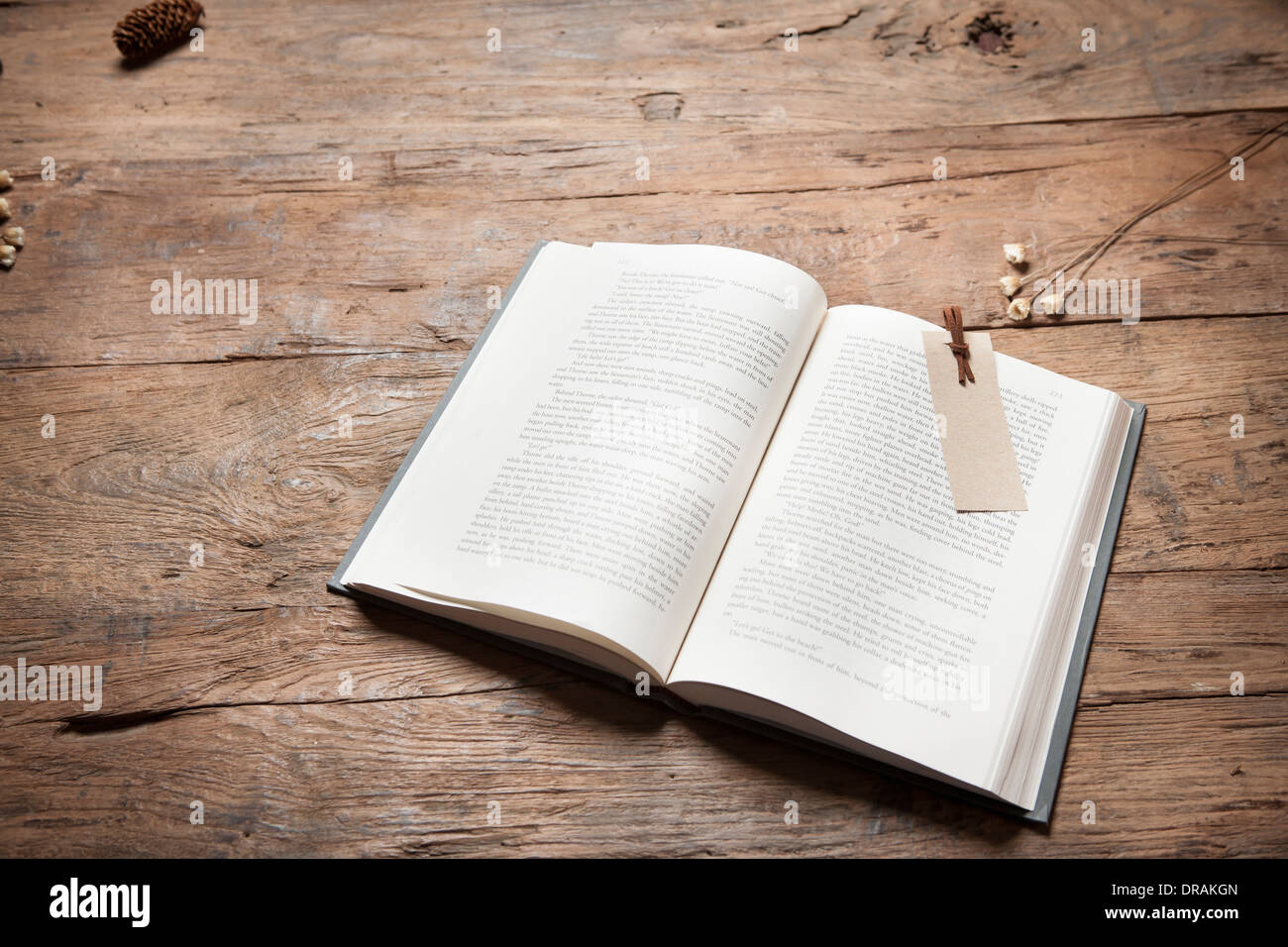 Open book hi-res stock photography and images - Alamy