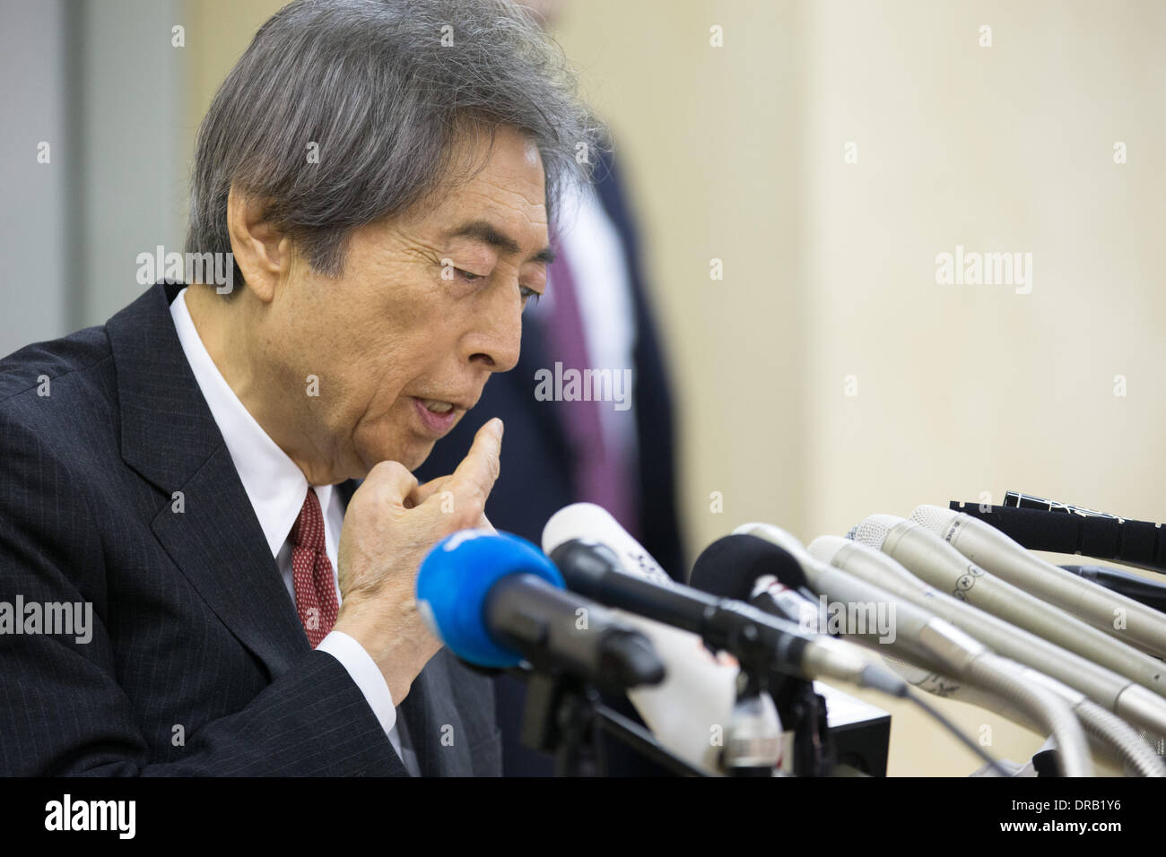 Tokyo, Japan. 22nd Jan, 2014. Japan's former Prime Minister Morihito Hosokawa announces his candidacy in the February 9 gubernatorial election during a news conference at the Tokyo City Hall on Wednesday, January 22, 2014, one day before official kick-off of election campaigning. Hosokawa, 76, will campaign side by side on the non-nuclear platform with outspoken ex-Premier Junichciro Koizumi, who has championed the immediate elimination of nuclear power plants across the country. Hosokawa is running against a scholar in international politics, a lawyer and a former four-star air force gener Stock Photo