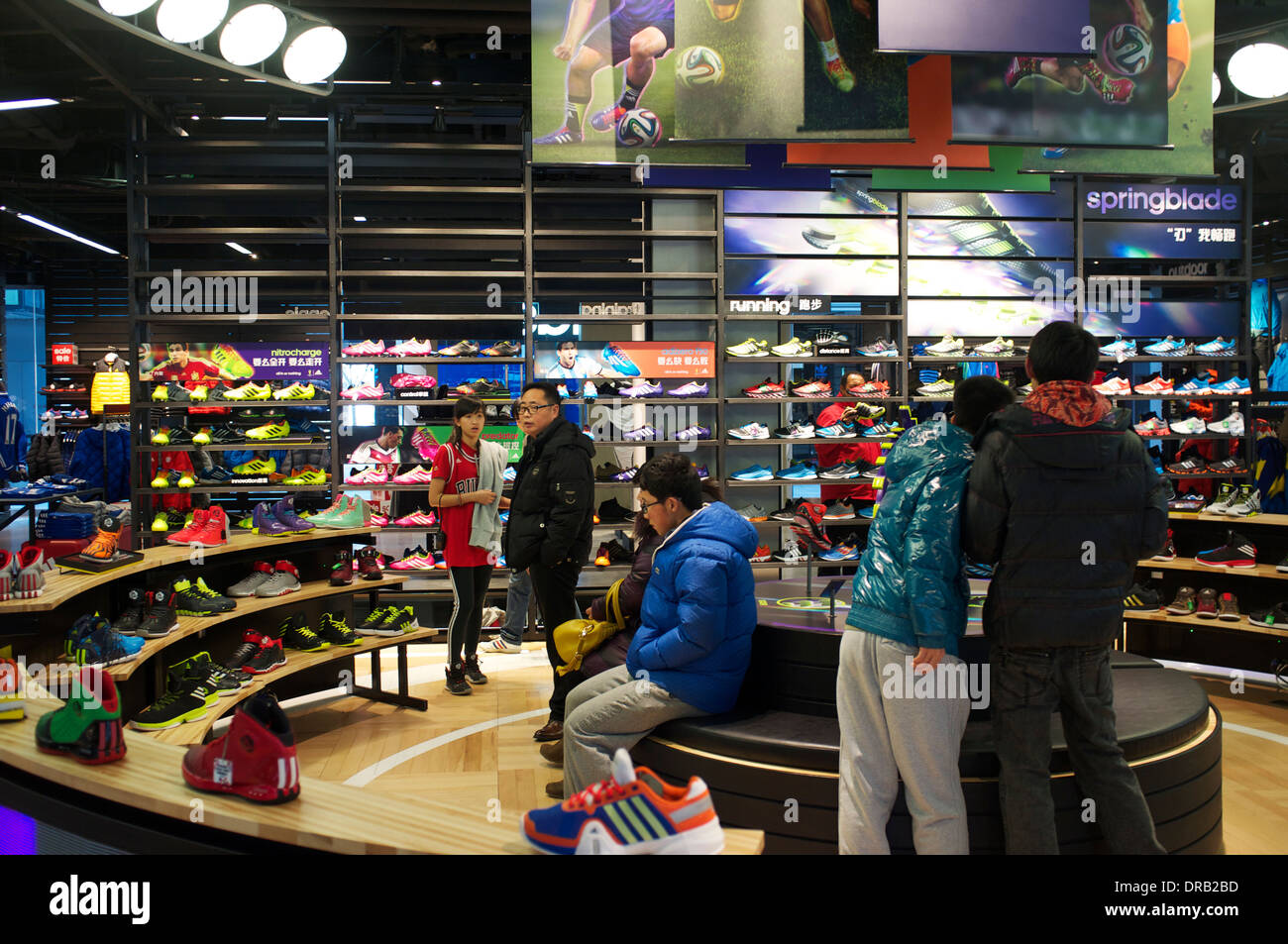 documentaire rok Interactie People shop at Adidas outlet in Beijing, China. 21-Jan-2014 Stock Photo -  Alamy