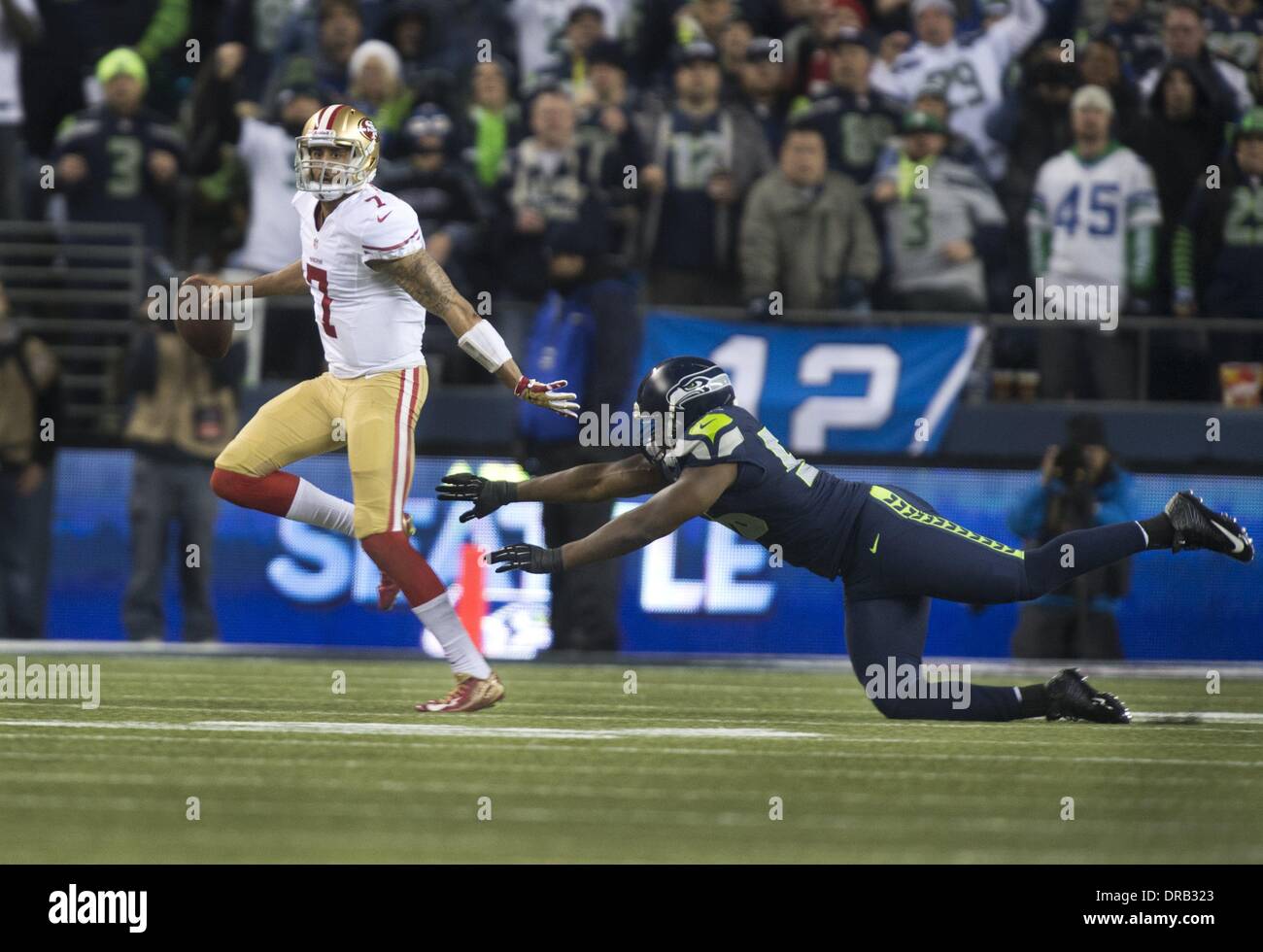 Seattle, WASH, USA. 19th Jan, 2014. San Francisco 49ers quarterback Colin Kaepernick (7) scrambles as he is defended during the NFC championship game between the San Francisco 49ers and the Seattle Seahawks at CenturyLink Field in Seattle, Wash. on Sunday, Jan. 19, 2014. © Hector Amezcua/Sacramento Bee/ZUMAPRESS.com/Alamy Live News Stock Photo