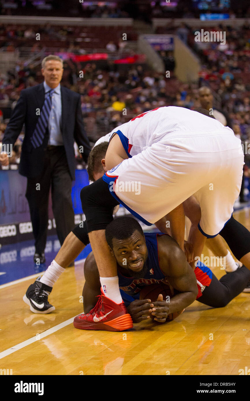 January 10, 2014 Detroit Pistons point guard Will Bynum (12) calls