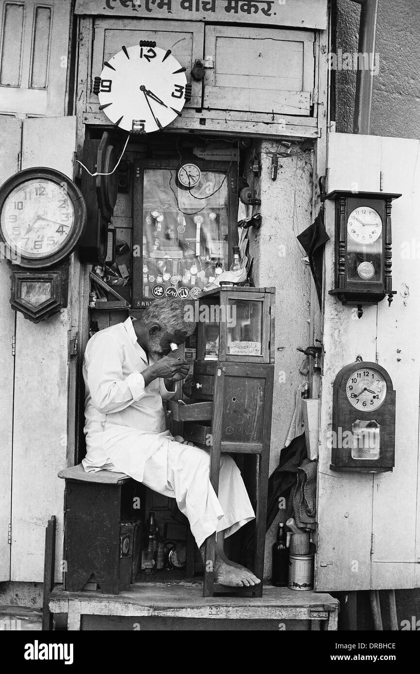 Man watch repairer, Bombay, Mumbai, Maharashtra, India, 1976 Stock Photo
