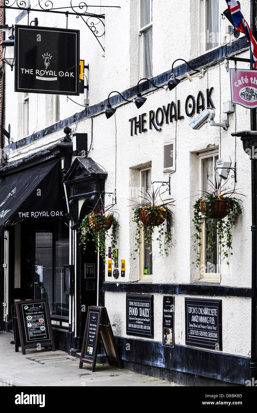 The Royal Oak pub in Ripon, UK Stock Photo - Alamy