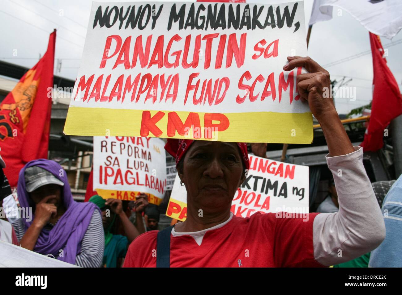 Manila, Philippines. 22nd Jan, 2014. An activist airing her grievances against the alleged misuse of the Malampaya Fund by President Aquino. -- Militant groups trooped to Mendiola Bridge to commemorate the 13 farmers who lost their lives after government troops opened fire at a protest rally 27 years ago. Credit:  J Gerard Seguia/NurPhoto/ZUMAPRESS.com/Alamy Live News Stock Photo