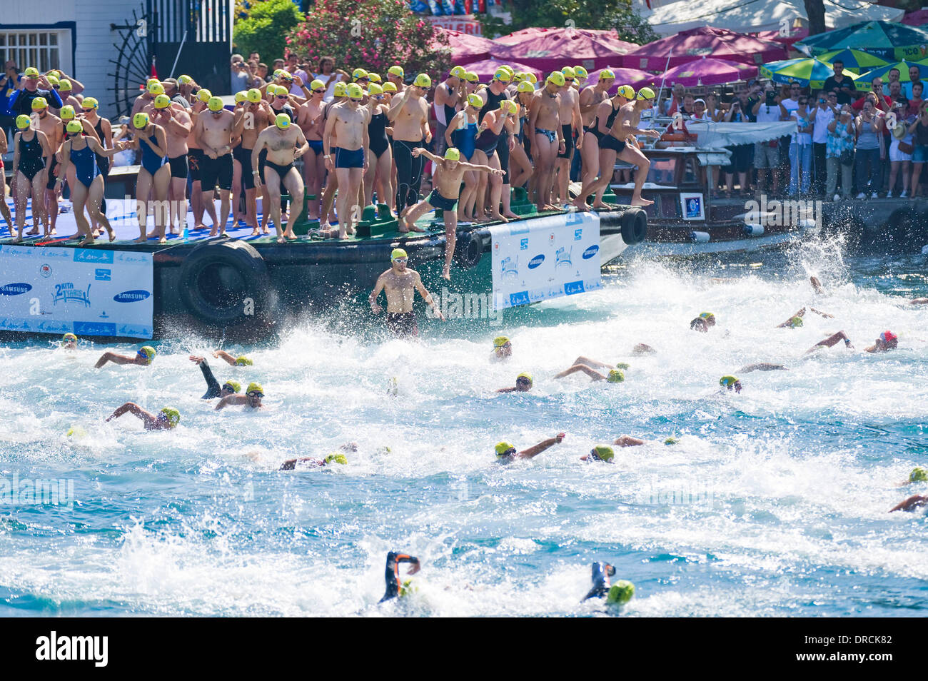 Hundreds swim in Bosphorus waters in Intercontinental Race More than