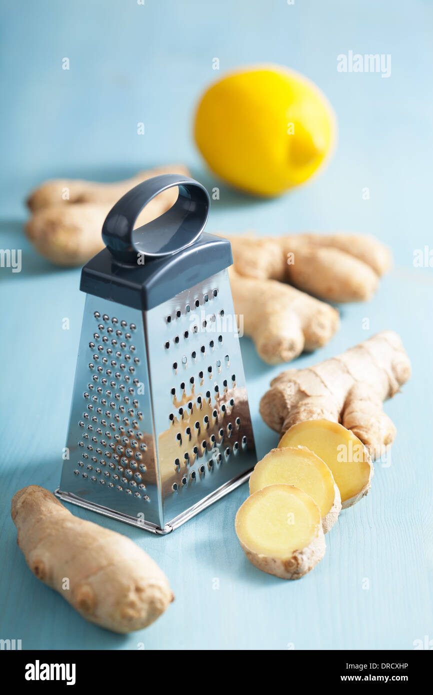 https://c8.alamy.com/comp/DRCXHP/fresh-ginger-root-and-grater-over-blue-DRCXHP.jpg