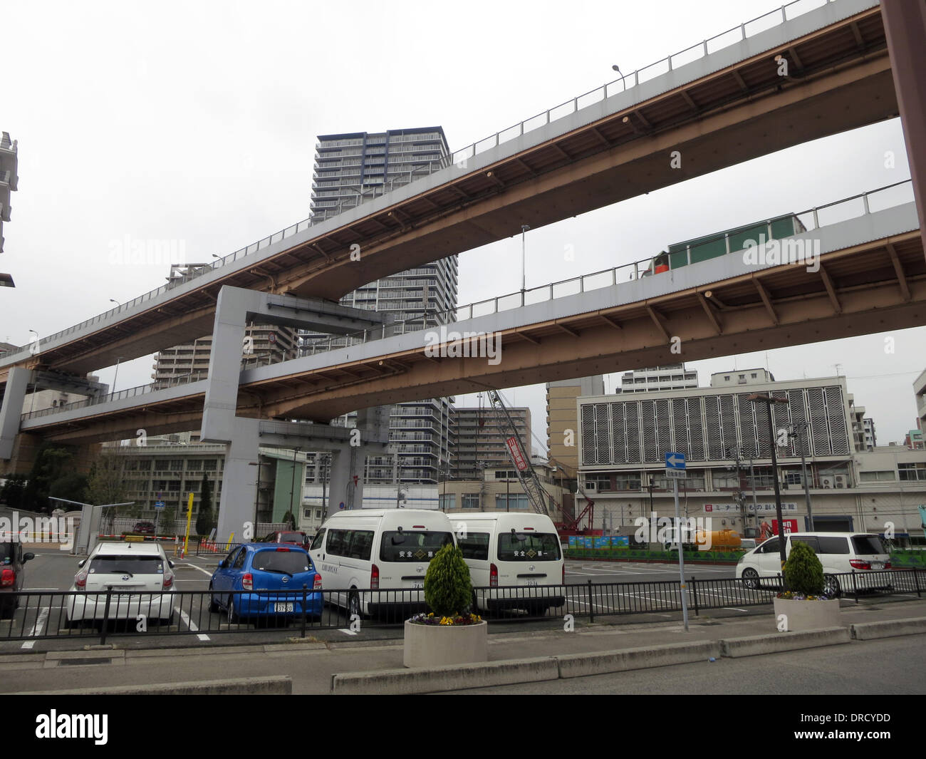 Kobe, Japan. 20th April, 2013. View of the Hanshin Expressway in Kobe, Japan, 20 April 2013. Portions of the Hanshin Expressway collapsed during the Kobe earthquake in 1995. Photo: Peter Jaehnel /dpa - NO WIRE SERVICE/dpa/Alamy Live News Stock Photo