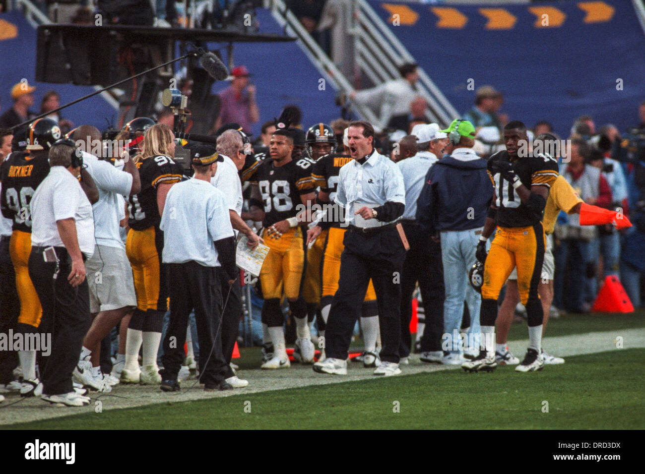 Bill Cowher, Pittsburgh Steelers head coach at the1996 Super Bowl XXX, Dallas  Cowboys vs.Pittsburgh Steelers Stock Photo - Alamy