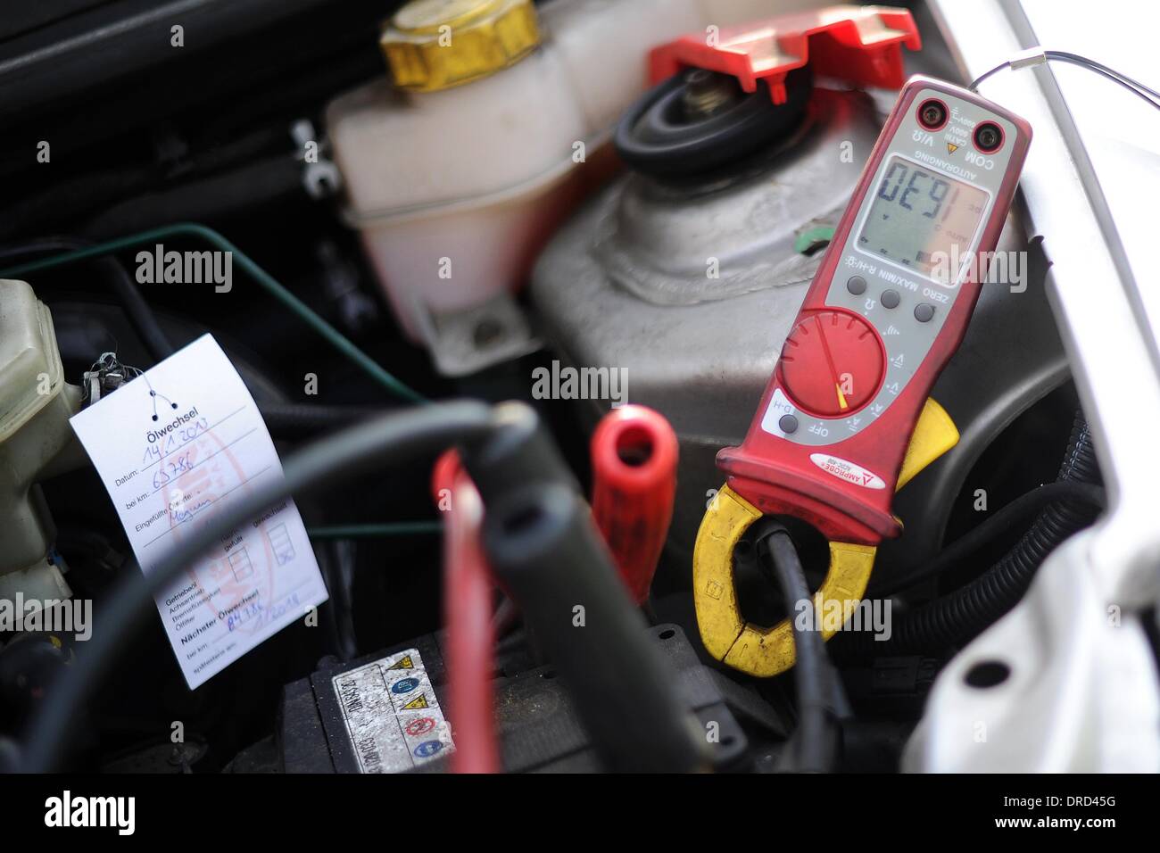 A clamp meter from ADAC breakdown assistance measure the voltage in a