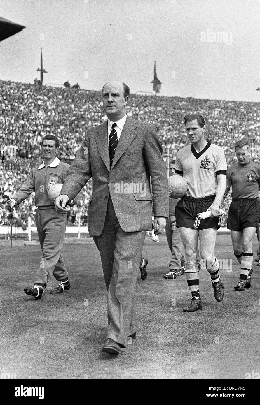 The 1960 FA Cup Final 7th May 1960 Wolverhampton Wanderers manager Stan Cullis followed by Wolves FC captain Bill Slater and Ronnie Clayton of Blackburn Rovers. Wembley Stadium, Britain, Uk Stock Photo