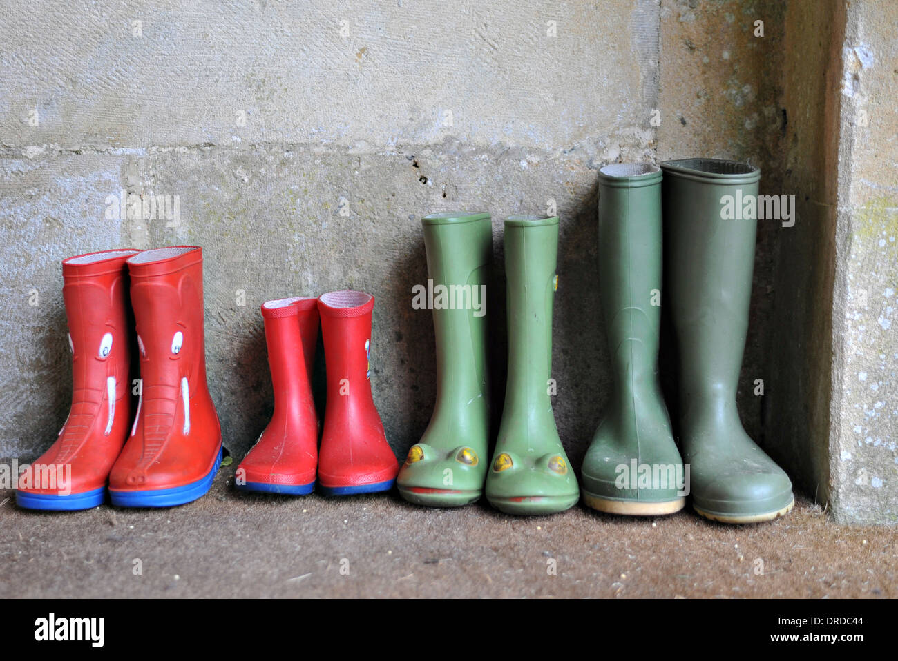 Mother and four children wellies hi-res stock photography and images ...