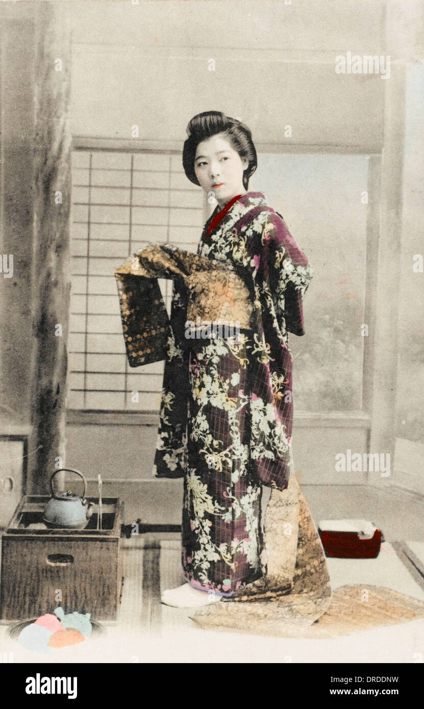 Japanese Geisha girl getting dressed Stock Photo Alamy