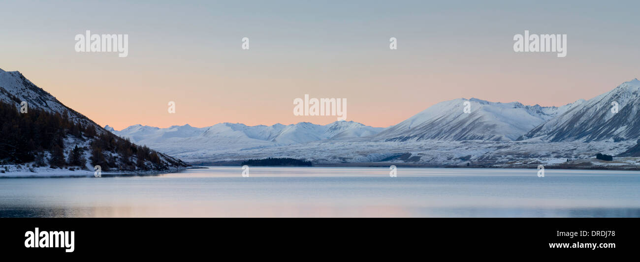 Sunset falls over Lake Tekapo, New Zealand Stock Photo - Alamy