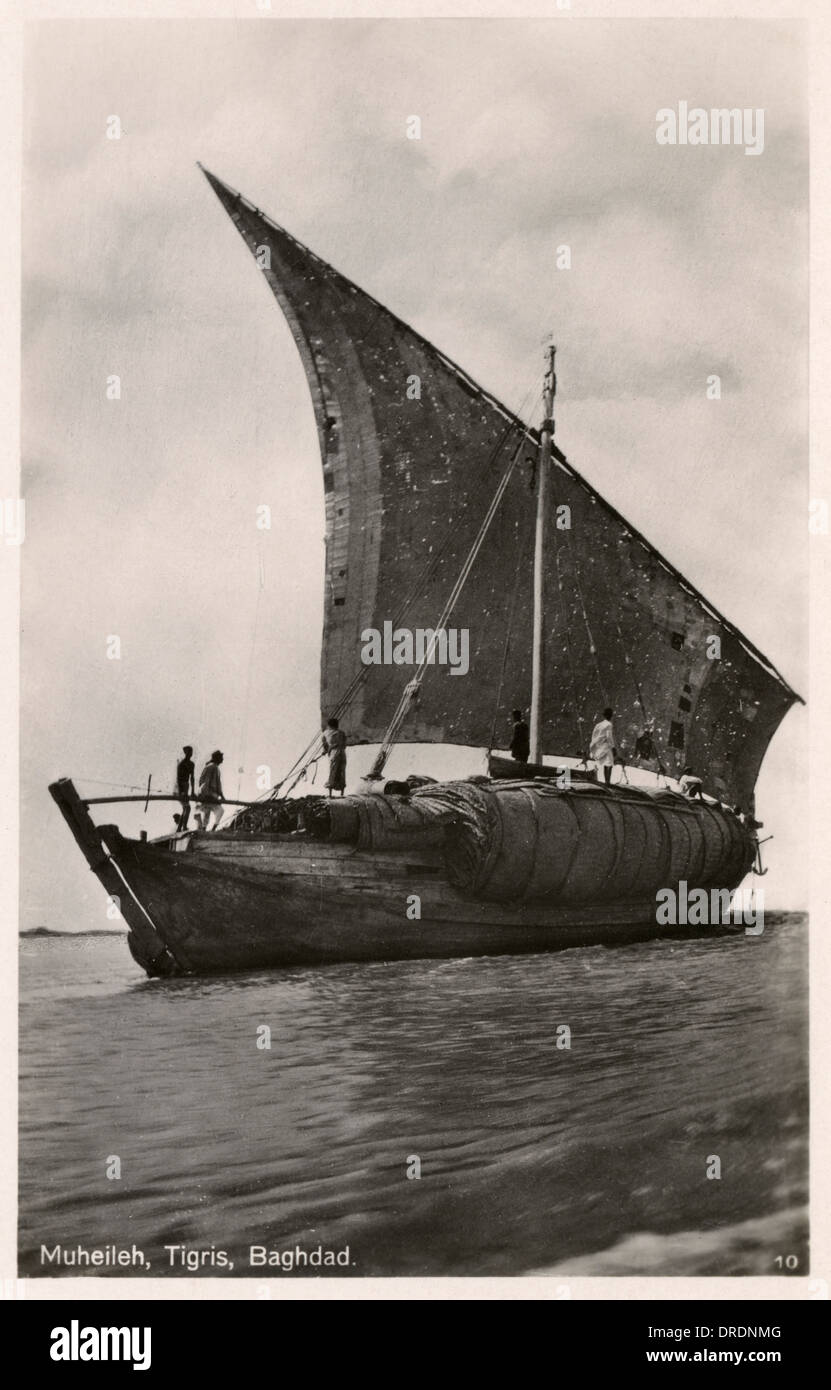 Muheileh Boat on the Tigris, Iraq Stock Photo - Alamy