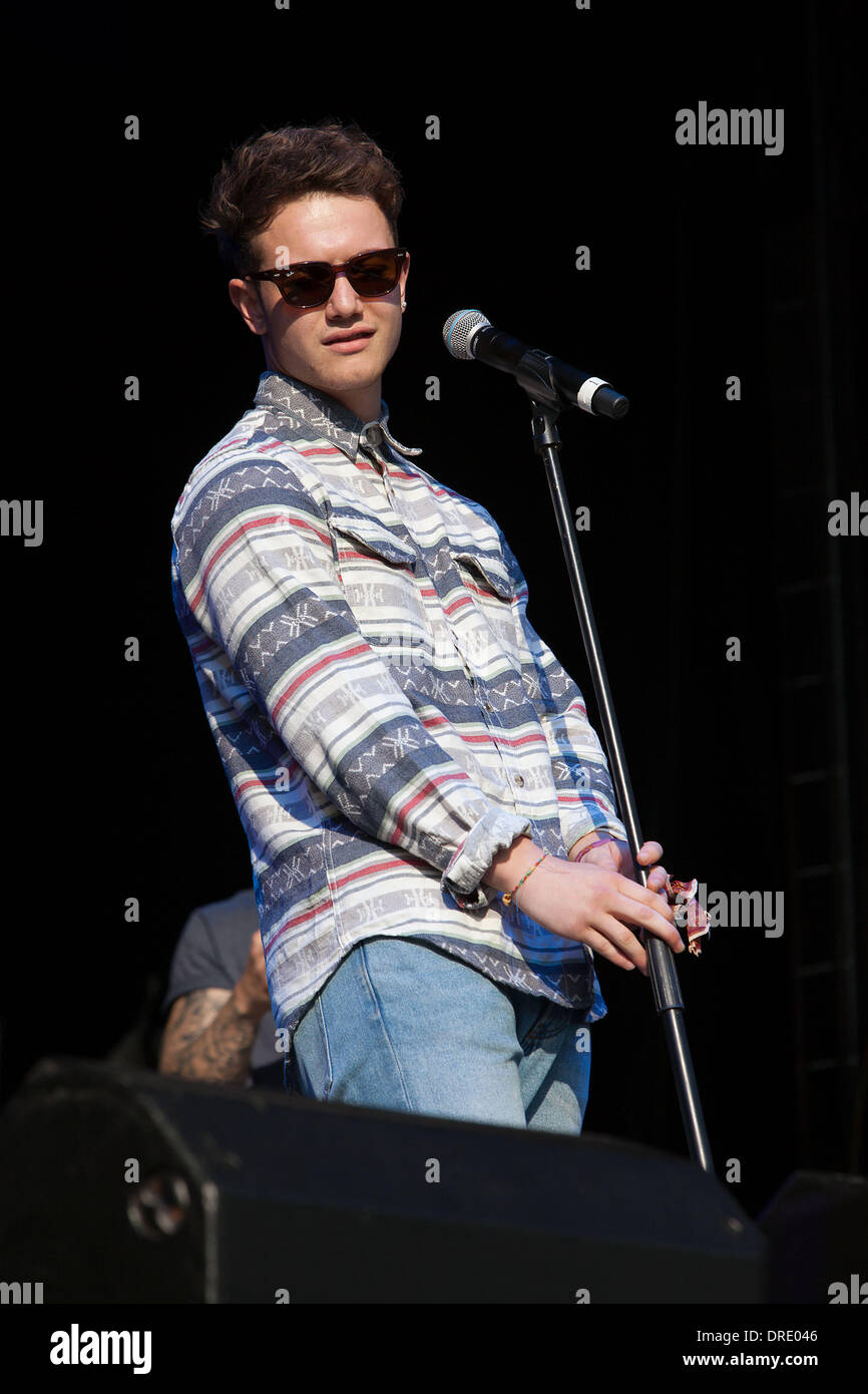 Aleks Josh Ponty's Big Weekend 2012 Performances Pontypridd, Wales