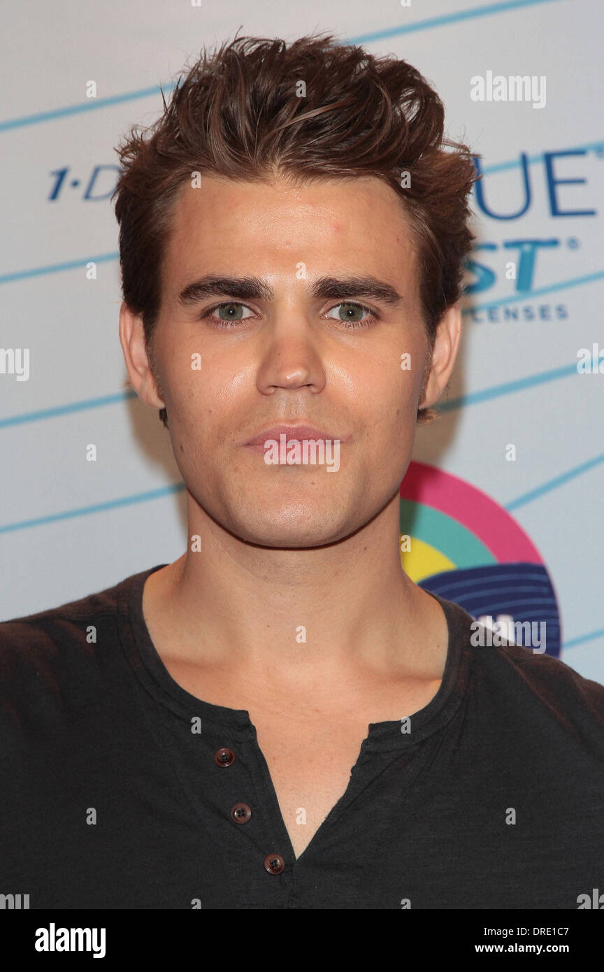 Пол уэсли фотосессии. Stefan salvatore. Пол уэсли жена. Пол уэсли 2008 год. Паула весли.