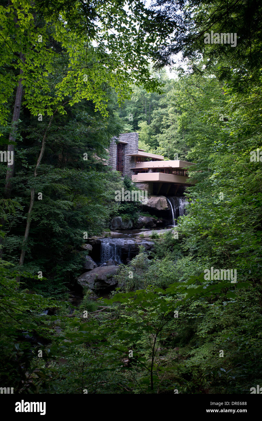 Falling water frank lloyd wright garden hi-res stock Falling water frank lloyd wright garden hi-res stock