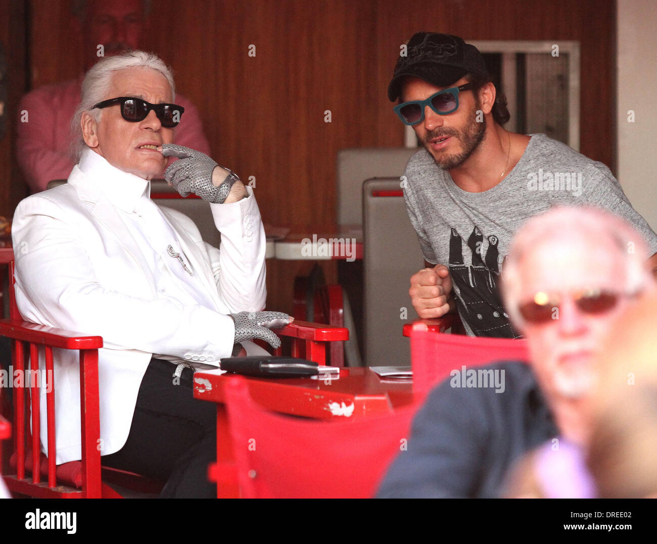 Karl Lagerfeld relaxes at Le Senequier Saint-Tropez, France - 28.07.12