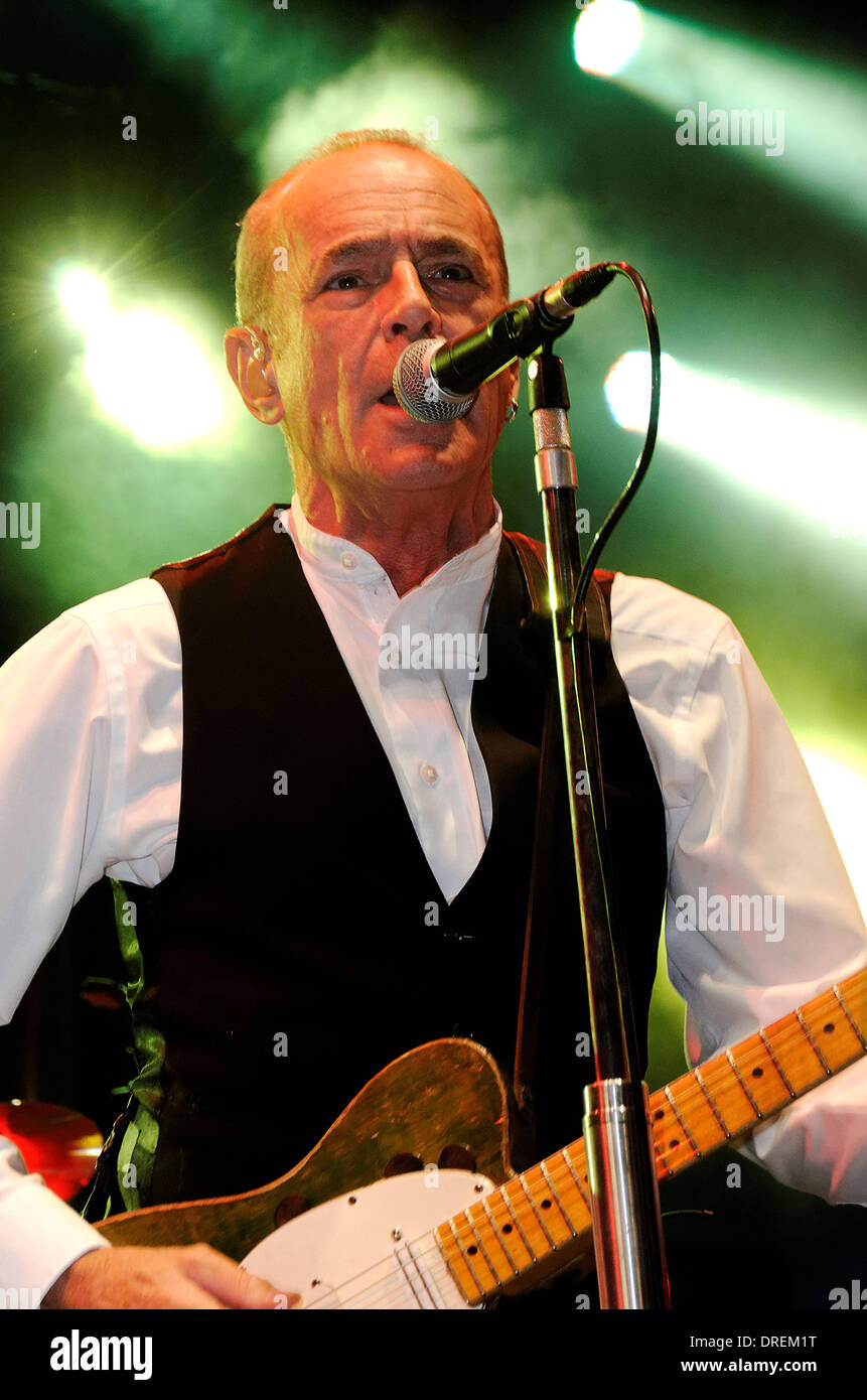 Статус кво право. Status quo солист. Статус кво солист фото. Status quo (1986). Солист группы статус кво.