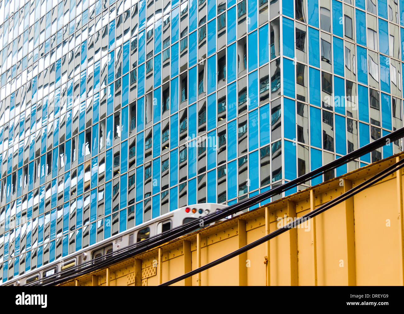 Glass architecture hi-res stock photography and images - Alamy
